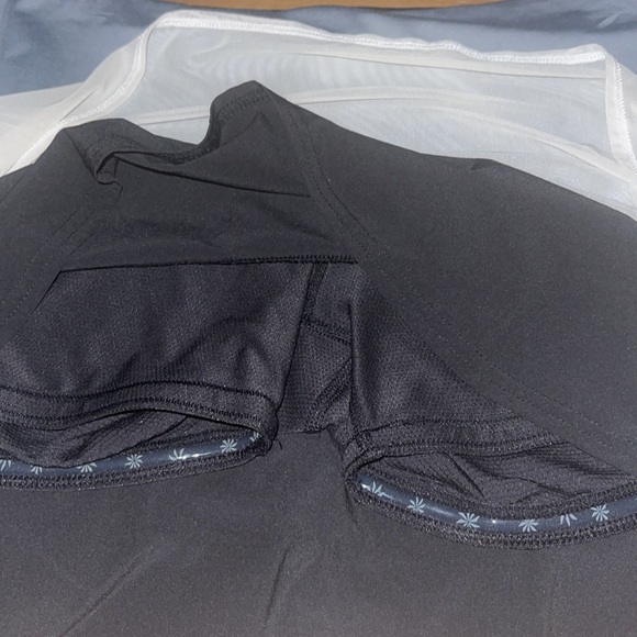 Athleta overlay skort with grippers - Picture 6 of 6